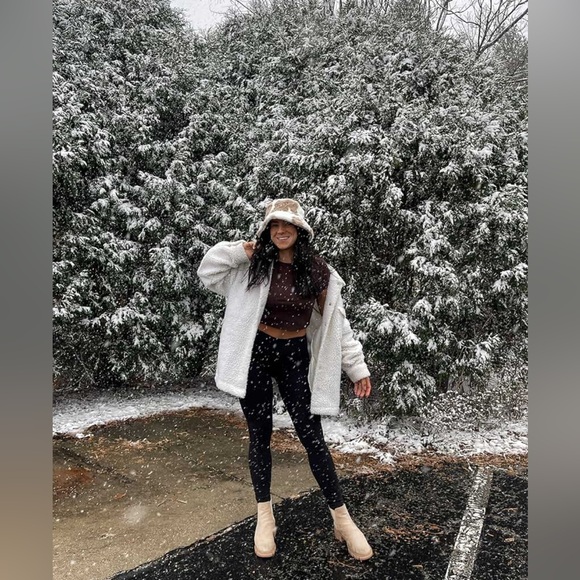 Cow Print Faux Fur Winter Hat NIP - Picture 2 of 3